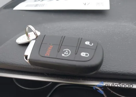 2018 Jeep Compass Latitude 4X4 из США, поврежденный, VIN 3C4NJDBB3JT246070